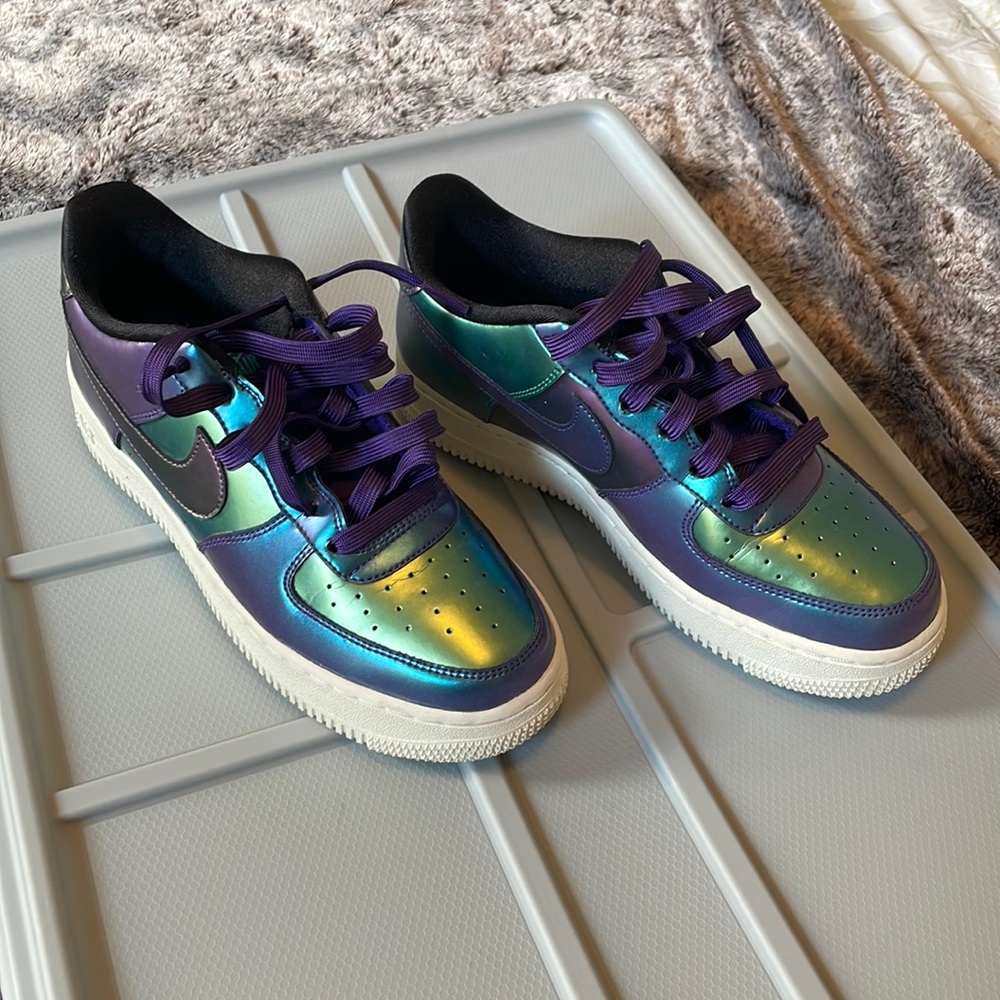 EUC Nike Air Force 1 LV8 (GS)